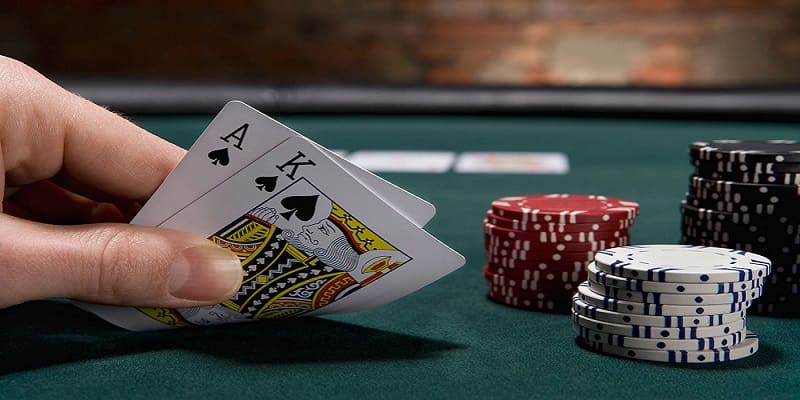 Poker là gì và 4 vòng cược cần tham gia khi chơi game bài