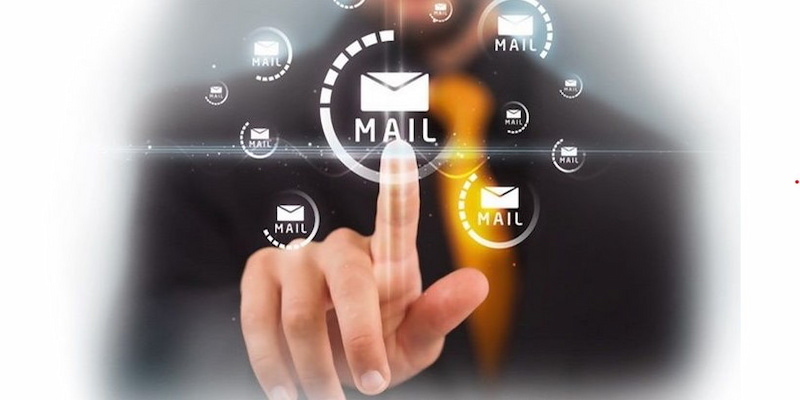 Email sẽ là phương thức phù hợp dành cho những ai gặp phải các vấn đề cần giải thích rõ ràng